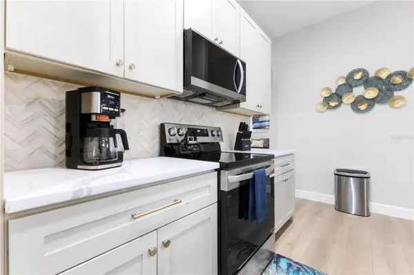 2047 ROSELAWN ST, Sarasota, FL 34231