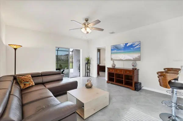 3293 HILLTOP CIR, Bradenton, FL 34211