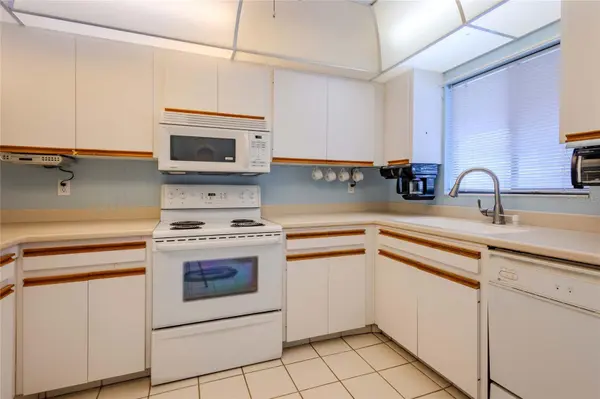 1640 STICKNEY POINT RD #201, Sarasota, FL 34231