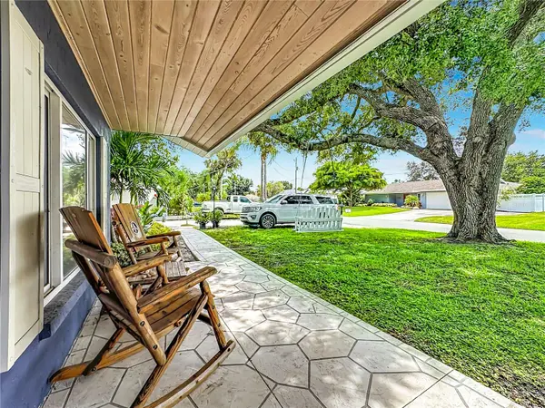 1953 ROLLING GREEN CIR, Sarasota, FL 34240