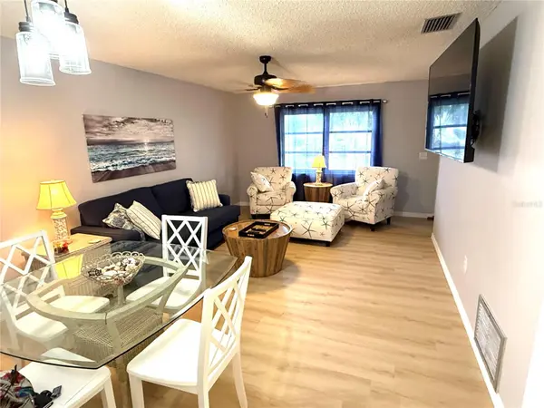 390 301 BLVD W #1B, Bradenton, FL 34205