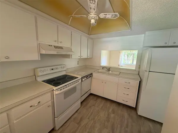 2536 CLUBHOUSE CIR #202, Sarasota, FL 34232