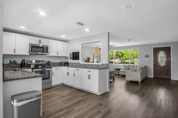 8628 MAGNOLIA DR, Seminole, FL 33777