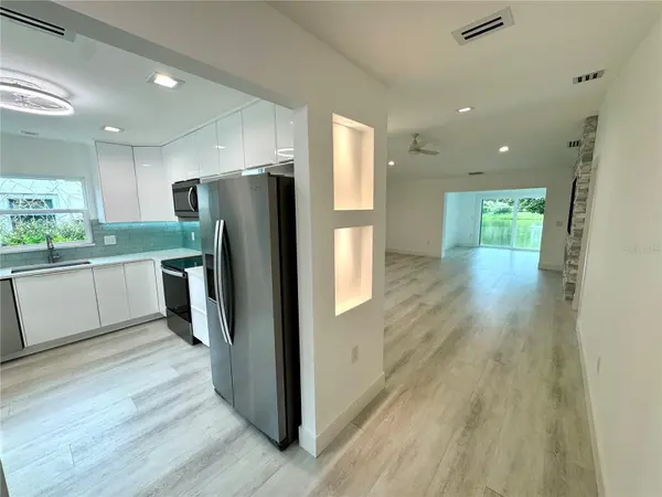 4756 OAK HILL DR #16, Sarasota, FL 34232