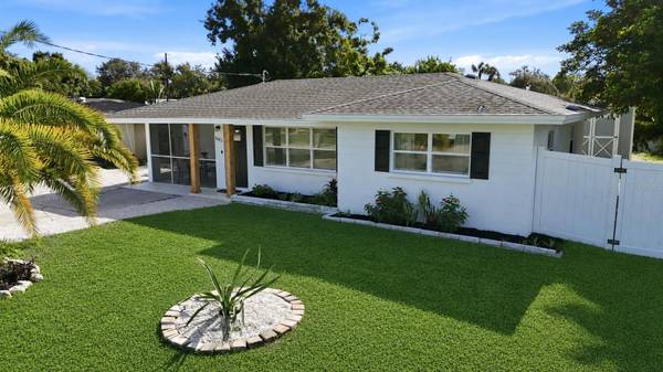 6103 CARLTON AVE, Sarasota, FL 34231
