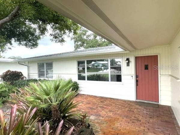 2253 VALENCIA DR, Sarasota, FL 34239