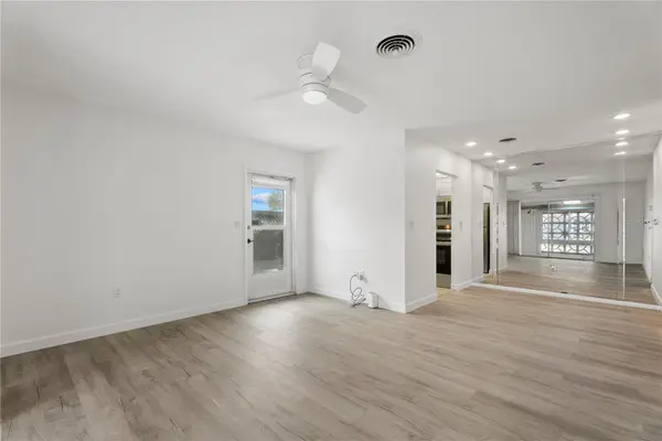 1205 TARPON CENTER DR #E2, Venice, FL 34285