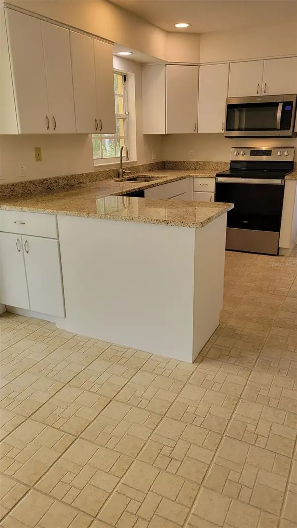 3520 57TH AVENUE CIR W #10, Bradenton, FL 34210
