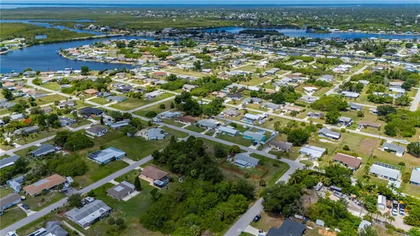 209 FORREST AVE NW, Port Charlotte, FL 33952