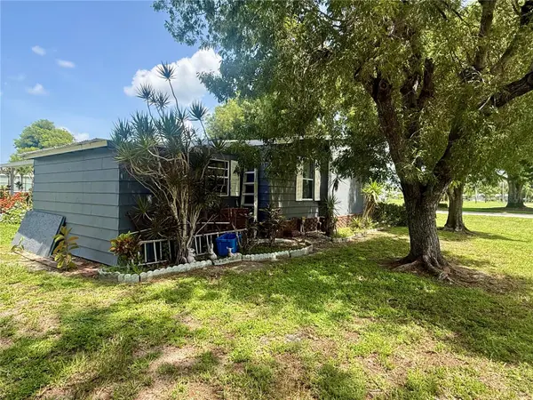 9735 LAKE FAIRWAYS BLVD, North Fort Myers, FL 33903