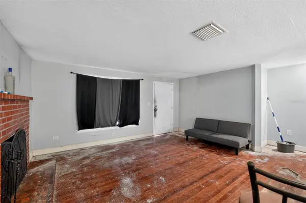 10109 MAIN ST, Thonotosassa, FL 33592