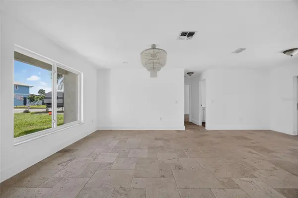 6049 PERTHSHIRE LN, Fort Myers, FL 33908