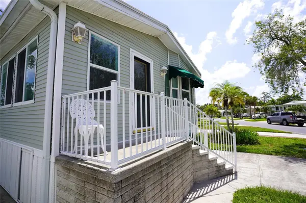 125 BROOKSHIRE DR, Nokomis, FL 34275