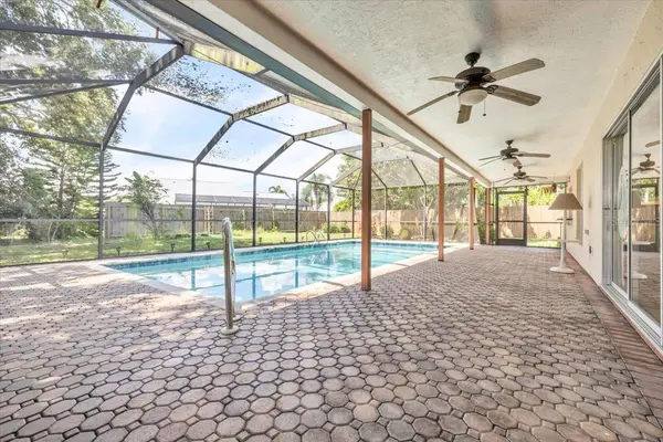 5012 PALM AIRE DR, Sarasota, FL 34243