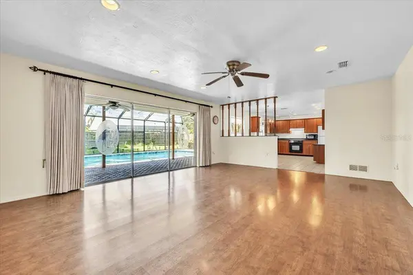 5012 PALM AIRE DR, Sarasota, FL 34243