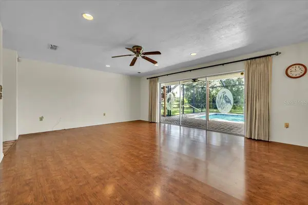 5012 PALM AIRE DR, Sarasota, FL 34243