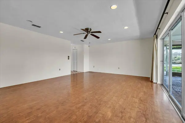 5012 PALM AIRE DR, Sarasota, FL 34243