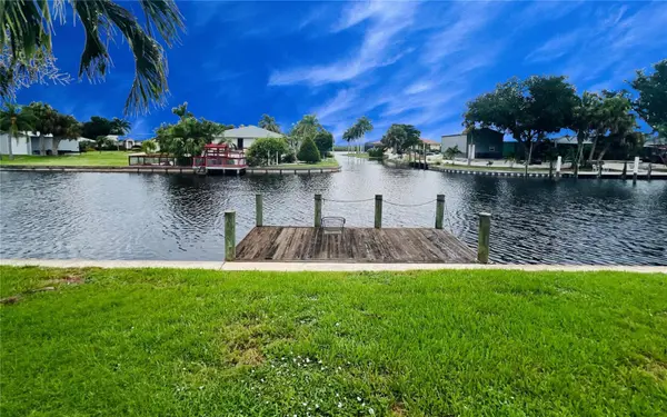 3370 DOVER DR, Punta Gorda, FL 33983