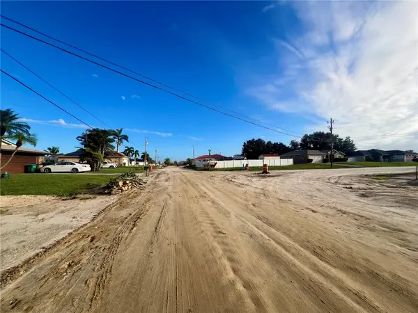 1424 NE 9TH AVE, Cape Coral, FL 33909