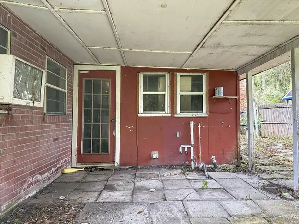 1880 CR 422, Lake Panasoffkee, FL 33538