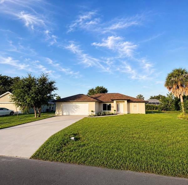 121 MARINER LN, Rotonda West, FL 33947