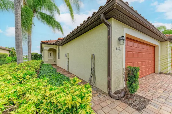 6623 CANDLESTICK DR, Bradenton, FL 34212