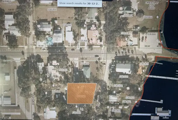 14 S LAKE ST, Crescent City, FL 32112