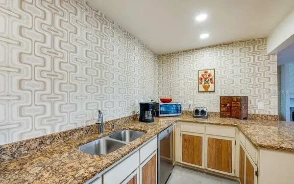 1286 JOHN ANDERSON DR, Ormond Beach, FL 32176