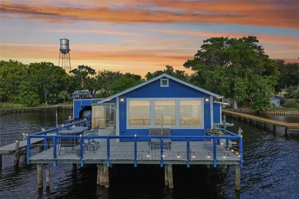 21 S LAKE ST, Crescent City, FL 32112