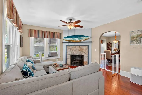 330 HARTFORD AVE, Daytona Beach, FL 32118