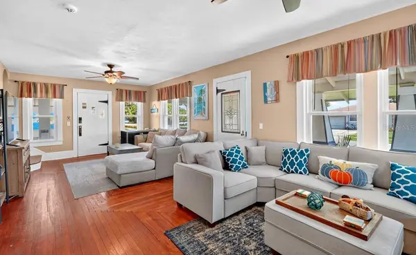 330 HARTFORD AVE, Daytona Beach, FL 32118