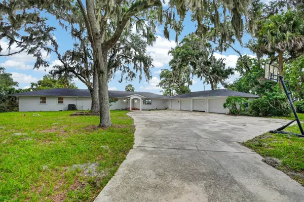 157 W GRANDVIEW DR, East Palatka, FL 32131