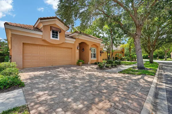 10 LAKESIDE WAY, Palm Coast, FL 32137
