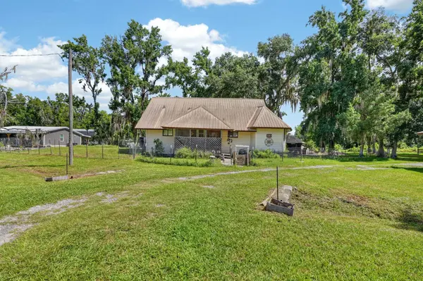 110 W PALM AVE, Crescent City, FL 32112