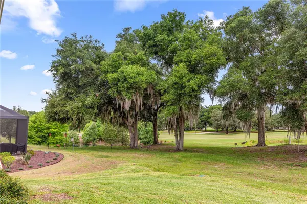 5090 GREENS DR, Lady Lake, FL 32159