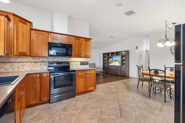 1534 HILLCREST DR, Lady Lake, FL 32159