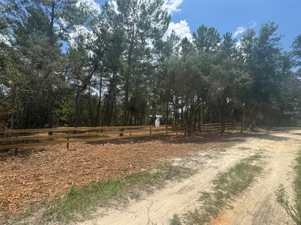 E PINE ST, Paisley, FL 32767