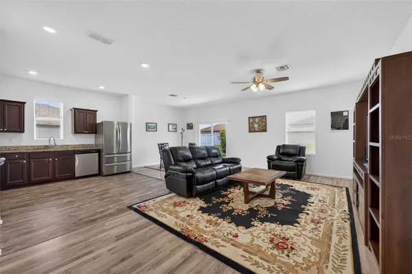 16434 BLOOMING CHERRY DR, Groveland, FL 34736