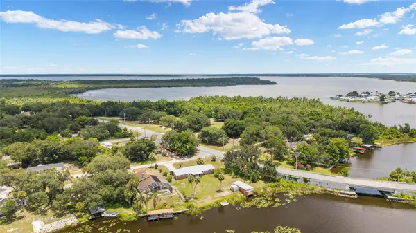 35237 MULHOLLAND DR, Fruitland Park, FL 34731