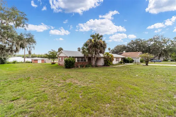 35237 MULHOLLAND DR, Fruitland Park, FL 34731