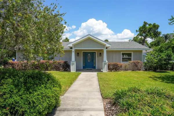 322 N DISSTON AVE, Tavares, FL 32778