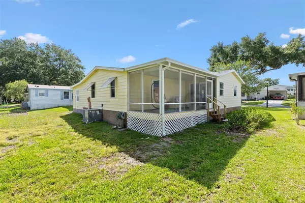 1726 HILTON HEAD BLVD, Lady Lake, FL 32159