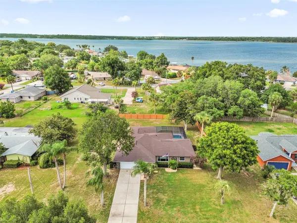 5202 SYDNEY RD, Fruitland Park, FL 34731