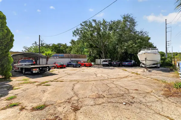 1945 S US HIGHWAY 441, Lady Lake, FL 32159
