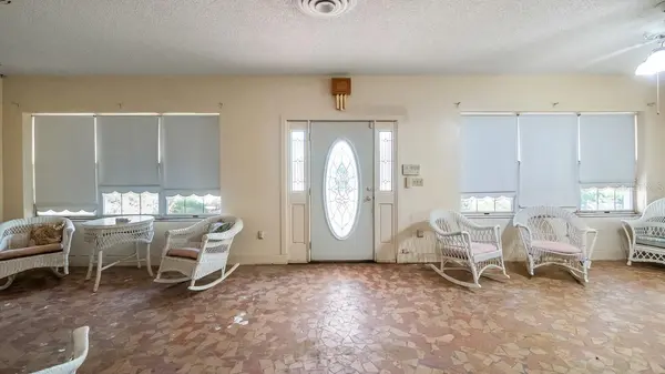 127 E LAUREL AVE, Howey In The Hills, FL 34737