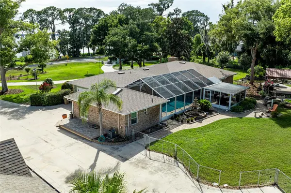32834 LAKESHORE DR, Tavares, FL 32778