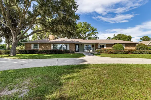 32834 LAKESHORE DR, Tavares, FL 32778