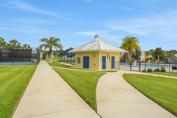 1038 FIESTA KEY CIR, Lady Lake, FL 32159