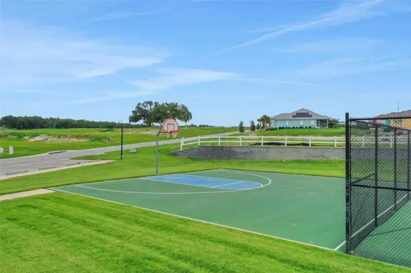 1038 FIESTA KEY CIR, Lady Lake, FL 32159