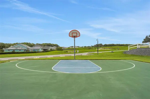 1035 FIESTA KEY CIR, Lady Lake, FL 32159